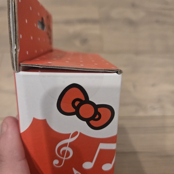 NIB Hello Kitty Portable Bluetooth Speaker & FM Radio - Red/White - Picture 6 of 7